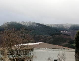 Abisu horian euriagatik eta Andatza gaina zuritu dezakeen elurragatik, gauerditik aurrera