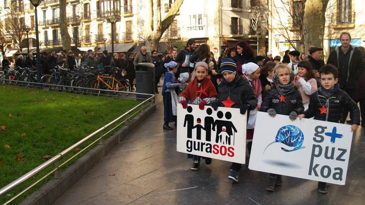 GuraSOSen Hitzartu planak Hernaniko Oronatik Foru Aldundira eginiko bidea iruditan