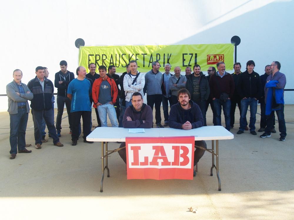 Larunbateko erraustegiaren aurkako manifestazioarekin bat egin du, Lasarte-Usurbilgo LAB-ek