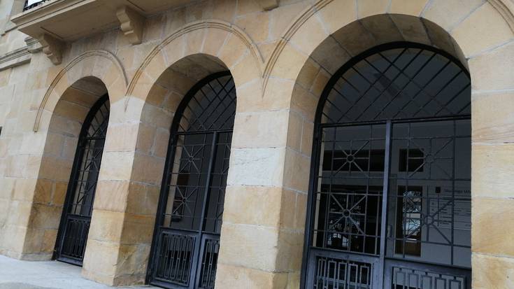 Udal langileekin kudeaturiko zerbitzuak greban etzi
