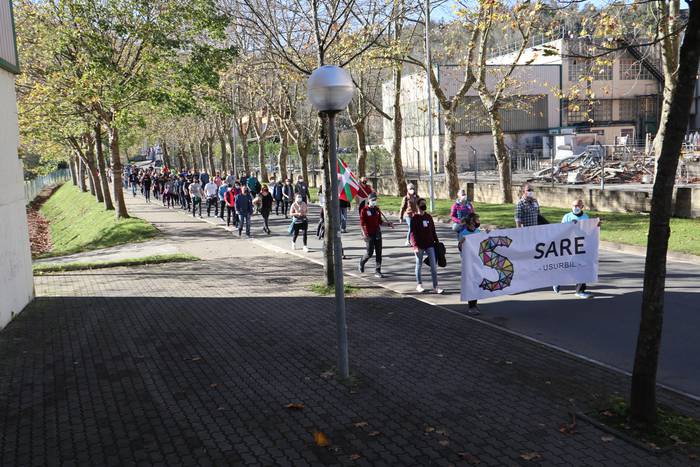 Manifestazioa Usurbilen, Sarek larunbaterako herrietan deitutako mobilizazioekin bat eginez