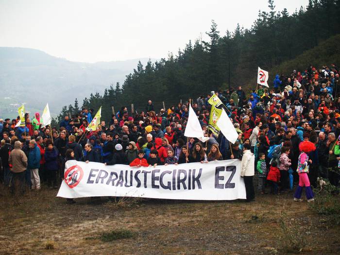 Erraustegiaren Aurkako Usurbilgo Taldearen batzarra, abenduaren 19an
