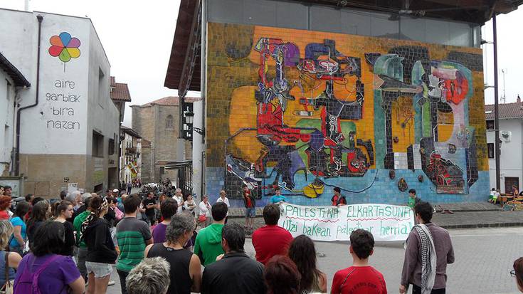Palestinari elkartasuna adierazteko elkarretaratzea ostiralean