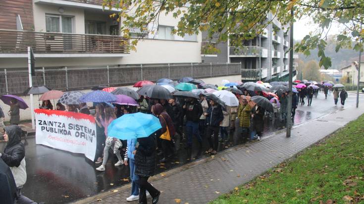 Zaintza sistema publikoari lotutako aldarriak plazaratu nahi izan ditu gaurko greba egunak