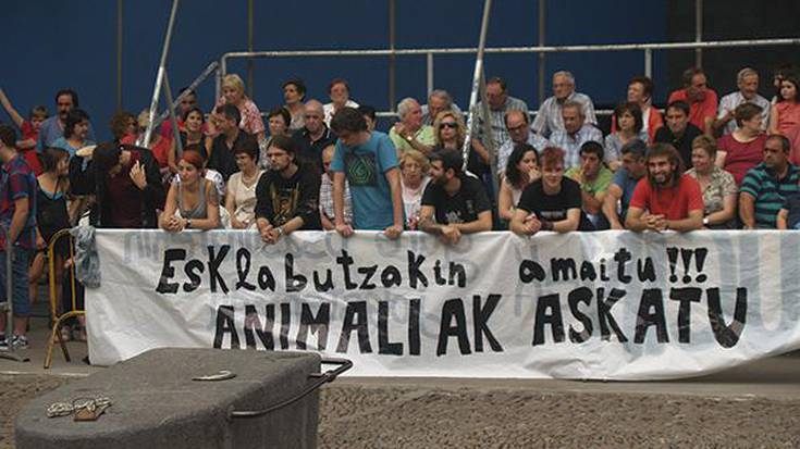 Jaietan egiten den animalien erabilera hizpide duen "Gurean" dokumentala estreinatu dute