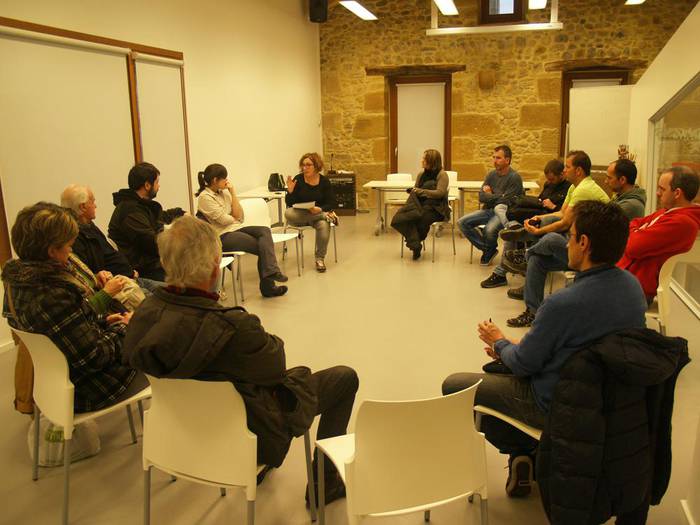 Santixabelak lotzen hasteko lehen bilera, otsailaren 23an