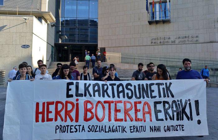 Bizitza Da Handiena mugimenduaren protesta astean auziperaturikoei elkartasuna adierazi diete