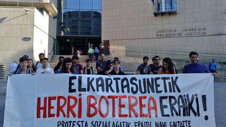 Bizitza Da Handiena mugimenduaren protesta astean auziperaturikoei elkartasuna adierazi diete