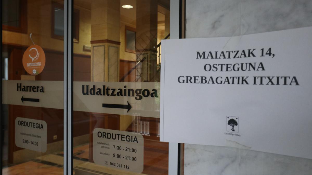 Udal zerbitzuak etenda, udal langileek greba eguna dute
