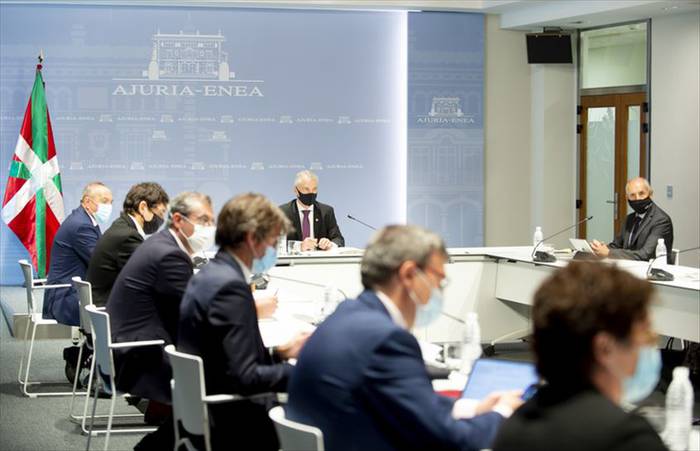 Bertan behera utzi dute udalerrien itxiera perimetrala